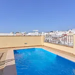 ático Con Piscina En Centro *