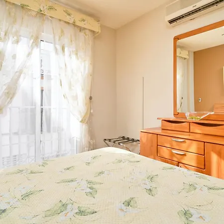 Atico Con Piscina En Centro * Nerja