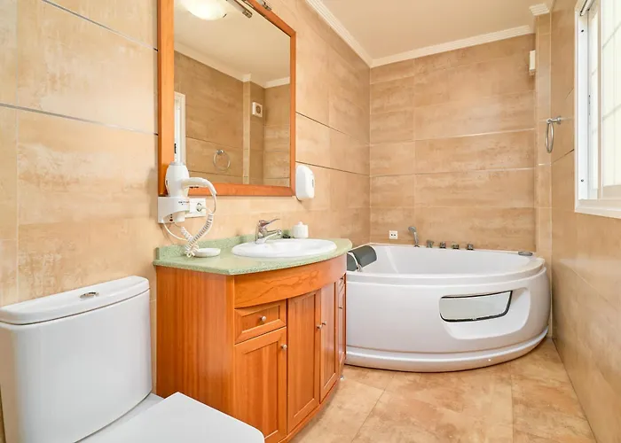 Atico Con Piscina En Centro * Nerja