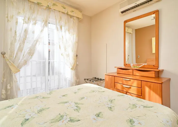 Atico Con Piscina En Centro * نيرخا